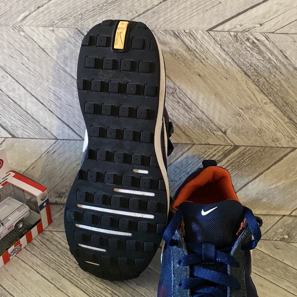 Nike sneakers size 3Y color blue and white great condition - Picture 4 of 6